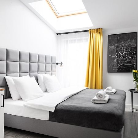 Househost Apartament: Ul. Miodowa 42/42A Краков Экстерьер фото